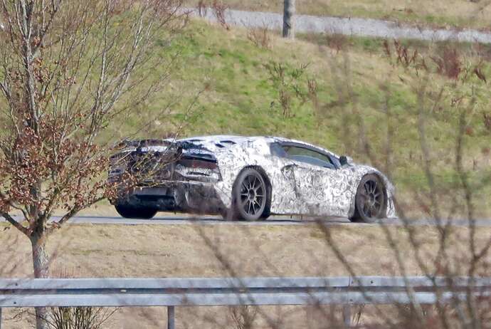 2023-lamborghini-aventador-successor-comes-out-to-play-in-newest-spy-photos_4