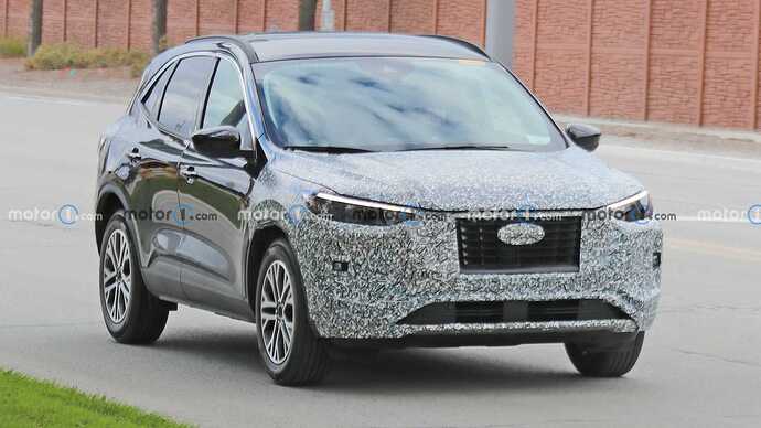 2023-ford-escape-front-view-facelift-spy-photo (1)