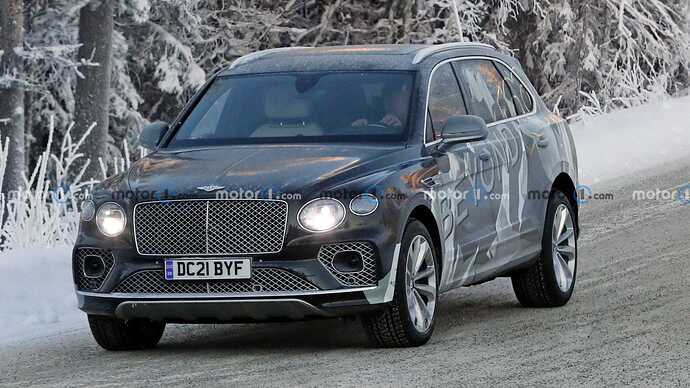 bentley-bentayga-long-wheelbase-spied-during-cold-weather-testing