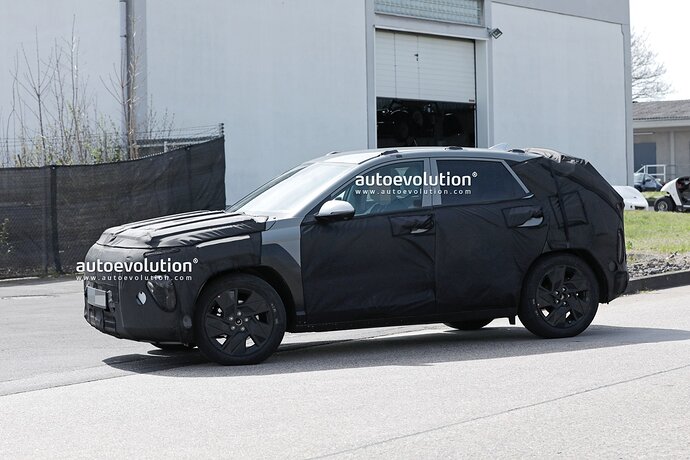 2023-hyundai-kona-spotted-while-testing-gets-benchmarked-with-a-vw_5