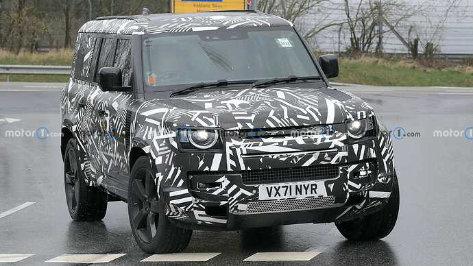 land-rover-defender-130-front-view-spy-photo (4)