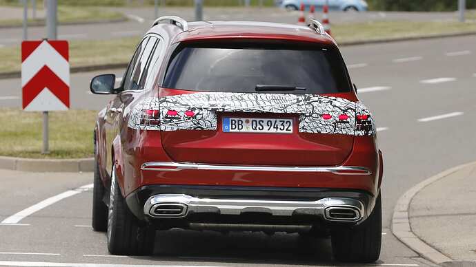 Maybach GLS facelift spies-5