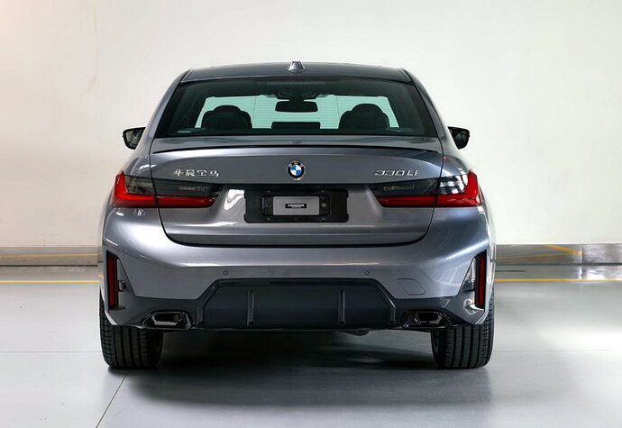 2023-BMW-3-Series-Sedan-13
