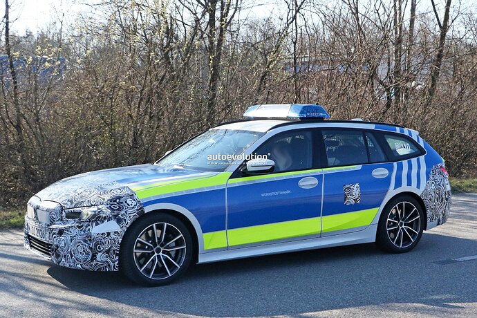 2023-bmw-3-series-touring-police-car-looks-serious-debut-is-probably-imminent_14