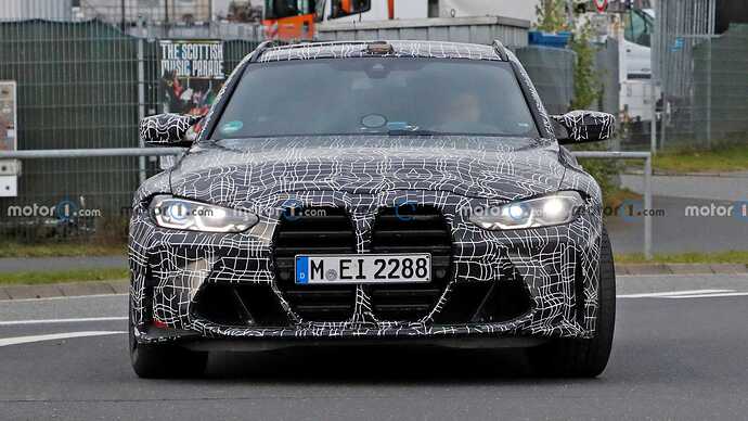 2022-bmw-m3-touring-front-view-spy-photo (1)