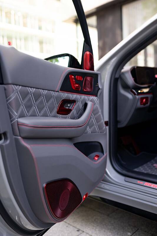 https___media.brabus.com__Resources_Persistent_0_6_1_e_061ef7567cdf290107495caed586cf37f6f96425_BRABUS 900 ROCKET EDITION Düsseldorf (19)