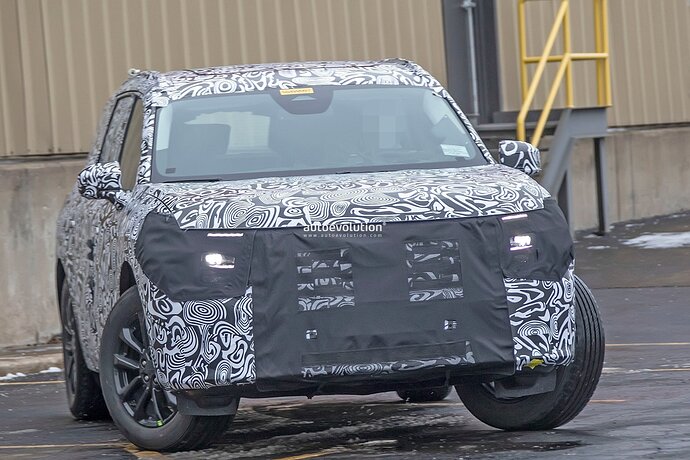 new-ford-suv-prototype-spied-could-revive-fusion-moniker_7