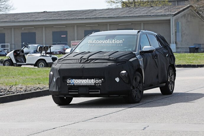 2023-hyundai-kona-spotted-while-testing-gets-benchmarked-with-a-vw_3