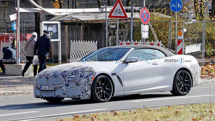 2023-bmw-8-series-convertible-side-view-spy-photo (5)