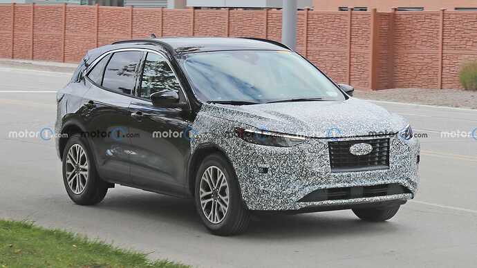 2023-ford-escape-front-view-facelift-spy-photo (3)
