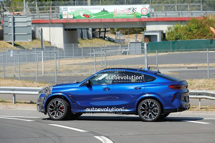 2024-bmw-x6-m-facelift-spied-on-the-nurburgring-with-minimal-camo-massive-grille_3