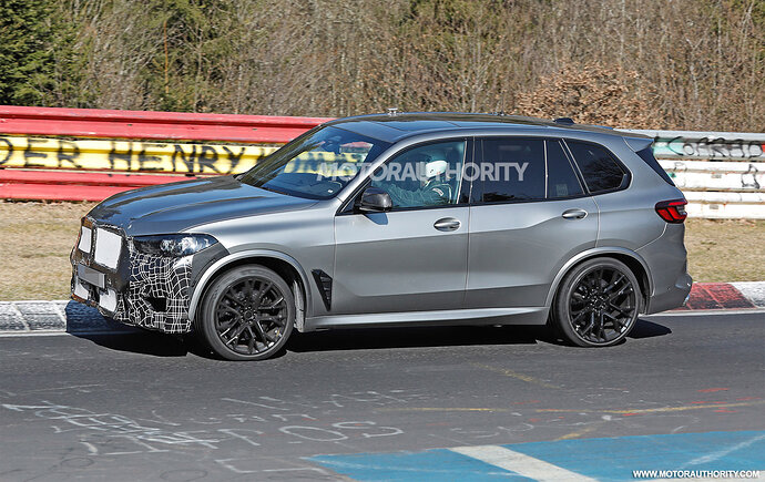 2023 BMW X5 M facelift spy shots - Photo_yyt. Baldauf_SB-Medien (10)