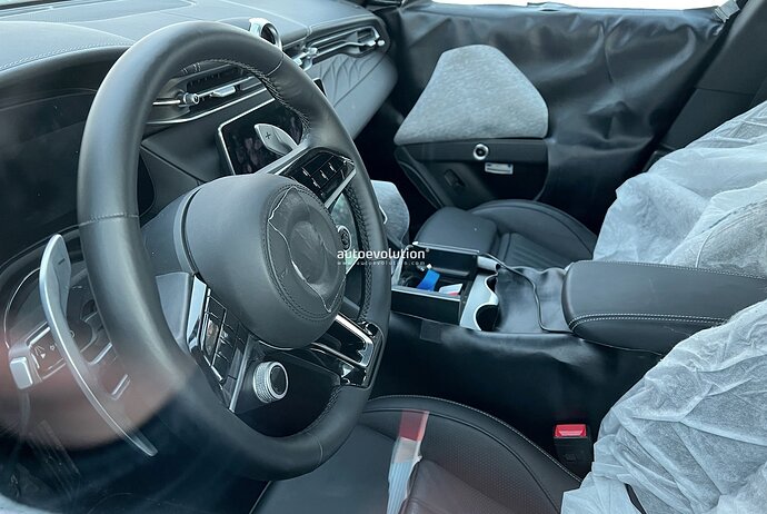 the-2022-maserati-grecale-s-uconnect-5-infotainment-is-a-fingerprint-magnet_7