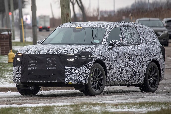 new-ford-suv-prototype-spied-could-revive-fusion-moniker_1