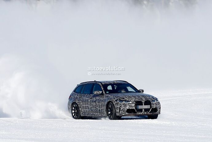 2023-bmw-m3-touring-looks-unphased-by-the-snow-in-latest-spy-video_3