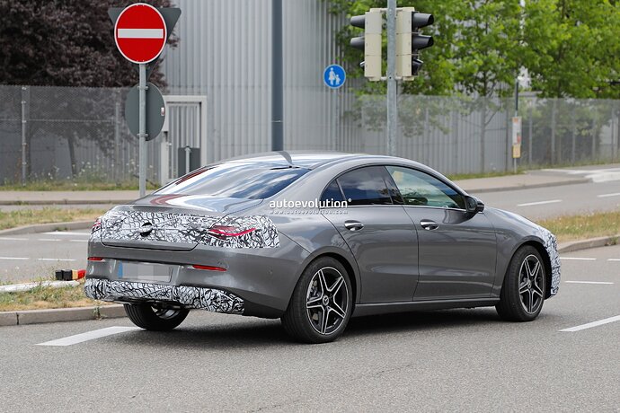 facelifted-2024-mercedes-benz-cla-getting-ready-to-rile-the-audi-a3-sedan-bmw-2er-coupe_9