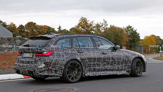 2022-bmw-m3-touring-side-view-spy-photo (7)