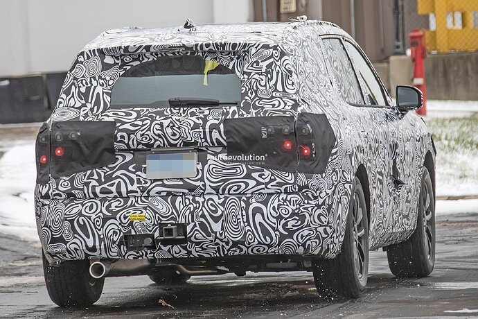 new-ford-suv-prototype-spied-could-revive-fusion-moniker_14