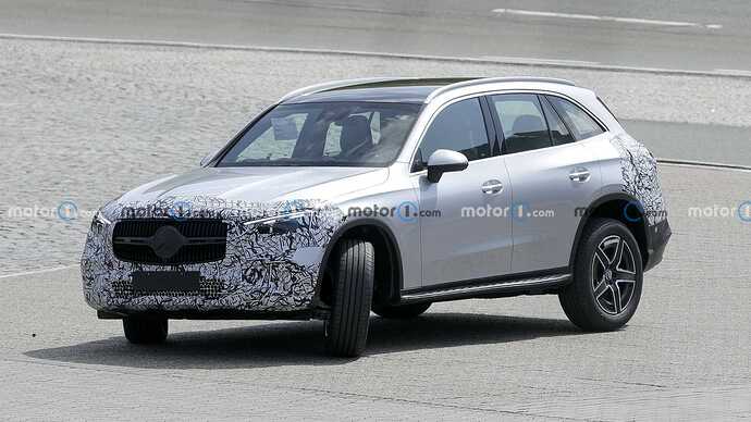 2023-mercedes-glc-with-minimal-camouflage-spy-photo (10)