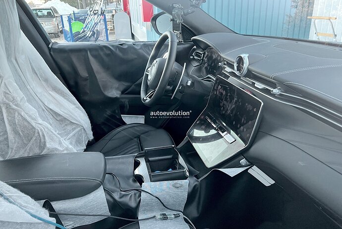 the-2022-maserati-grecale-s-uconnect-5-infotainment-is-a-fingerprint-magnet-179909_1