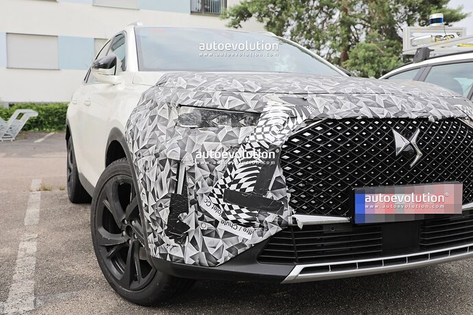 ds7-crossback-facelift-spied-inside-and-out-expect-a-full-reveal-later-this-month_4
