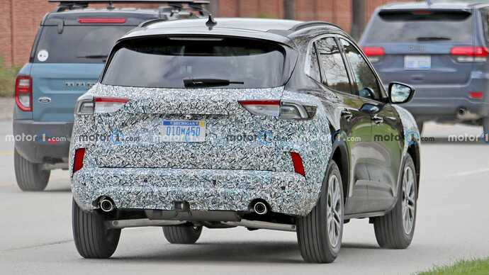 2023-ford-escape-rear-view-facelift-spy-photo (1)
