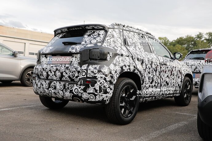 2023-jeep-baby-suv-gets-spied-inside-and-out-development-is-moving-forward_14