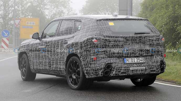 bmw-x8-spied-flaunting-unusual-tailpipe-layout (17)