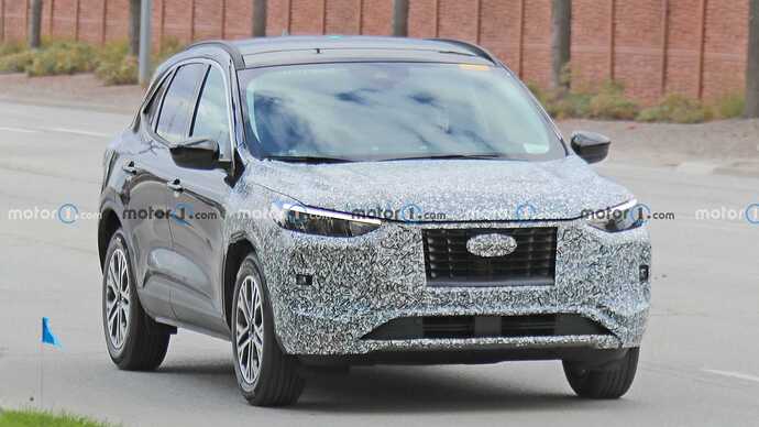 2023-ford-escape-front-view-facelift-spy-photo