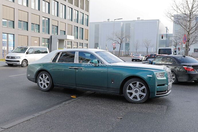 2023-rolls-royce-phantom-facelift-will-be-the-last-of-its-kind_8