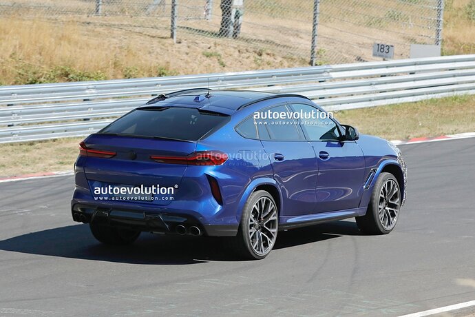 2024-bmw-x6-m-facelift-spied-on-the-nurburgring-with-minimal-camo-massive-grille_12