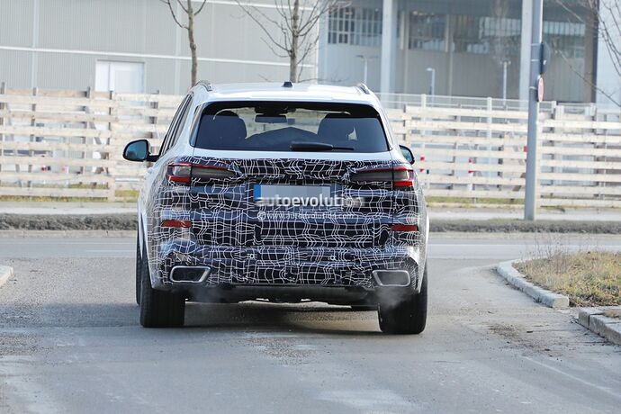 2023-bmw-x5-lci-prototype-shows-its-much-slimmer-laser-led-lights_13