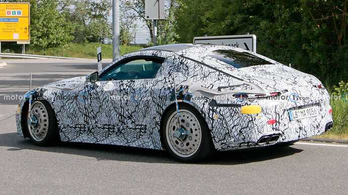 mercedes-amg-gt-coupe-plug-in-hybrid-spy-shots (7)