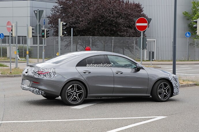 facelifted-2024-mercedes-benz-cla-getting-ready-to-rile-the-audi-a3-sedan-bmw-2er-coupe_8