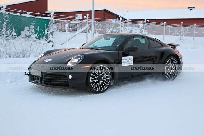 porsche-911-turbo-facelift-2023-fotos-espia-invierno-202183489-1639508813_3