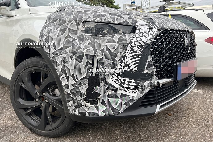 ds7-crossback-facelift-spied-inside-and-out-expect-a-full-reveal-later-this-month_21