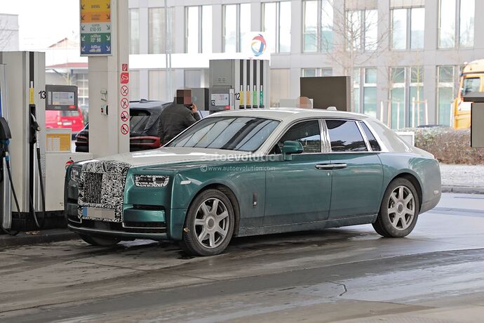 2023-rolls-royce-phantom-facelift-will-be-the-last-of-its-kind_17