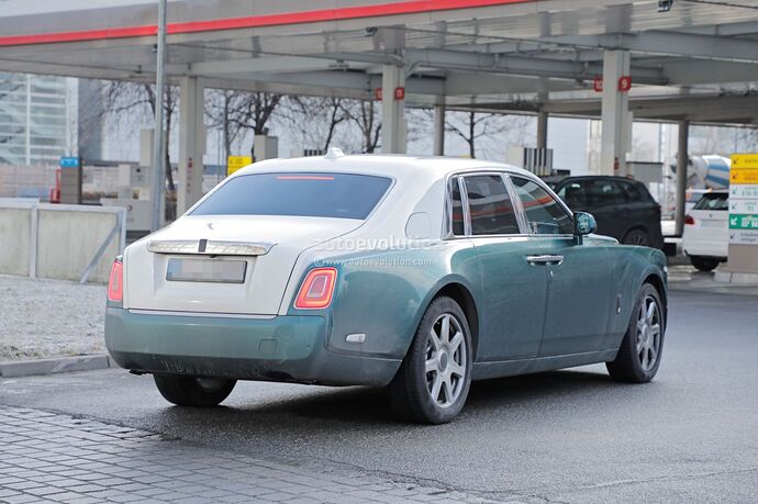 2023-rolls-royce-phantom-facelift-will-be-the-last-of-its-kind_13