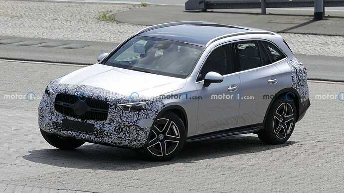 2023-mercedes-glc-with-minimal-camouflage-spy-photo (2)