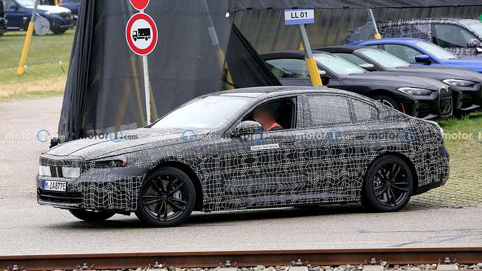 bmw-i5-spy-shots-side-profile