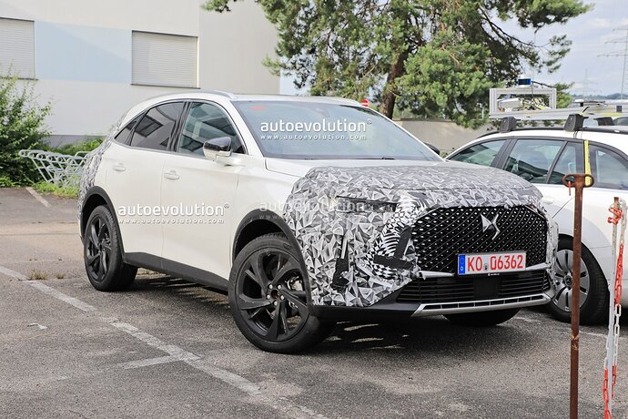 ds7-crossback-facelift-spied-inside-and-out-expect-a-full-reveal-later-this-month_7