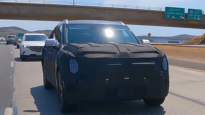 SPIED! 2023 KIA EV9 Flagship electric SUV on the road Spy shots КИА 기아 0-14 screenshot