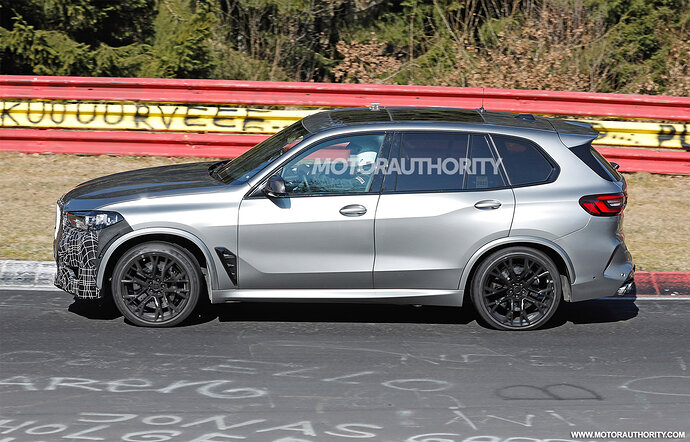 2023 BMW X5 M facelift spy shots - Photo_yyt. Baldauf_SB-Medien (9)