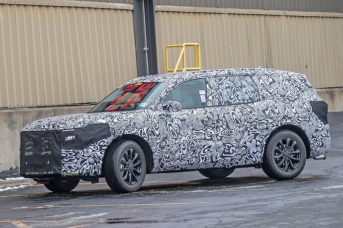 new-ford-suv-prototype-spied-could-revive-fusion-moniker_5