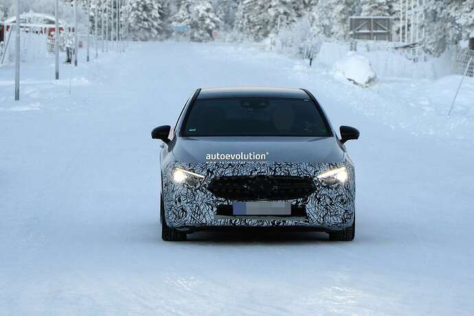 2022-mercedes-benz-a-class-starts-winter-testing-with-facemask-and-tiny-skirt_1
