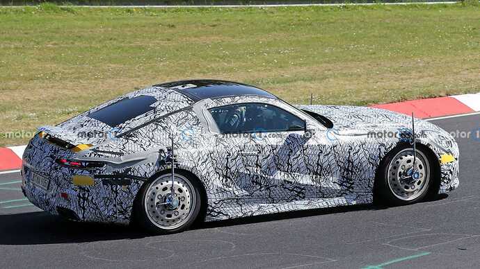 mercedes-amg-gt-coupe-plug-in-hybrid-spy-shots (18)