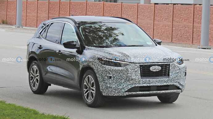 2023-ford-escape-front-view-facelift-spy-photo (2)
