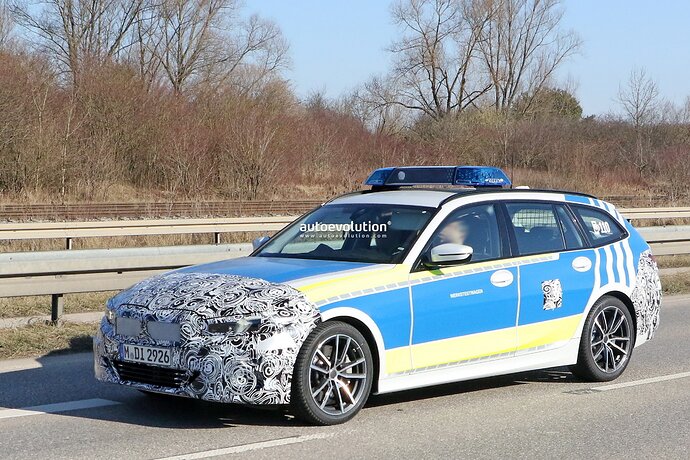 2023-bmw-3-series-touring-police-car-looks-serious-debut-is-probably-imminent_5