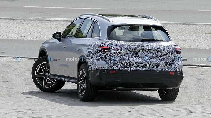 2023-mercedes-glc-with-minimal-camouflage-spy-photo (15)