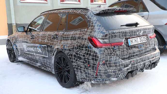 new-2023-bmw-m3-touring-spy-shots (8)